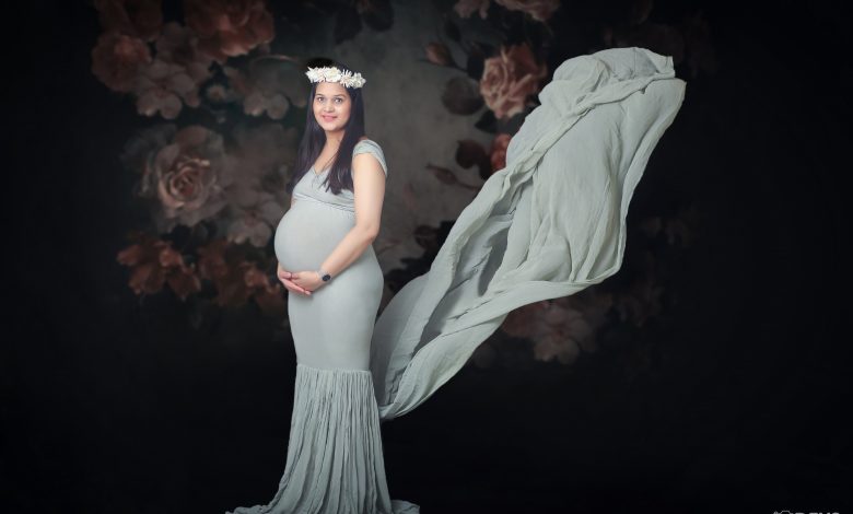 How can I look Thinner in Maternity Pictures