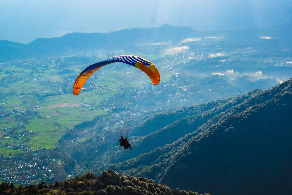 Paragliding in bir