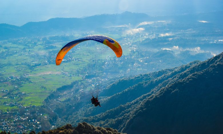 Paragliding in bir